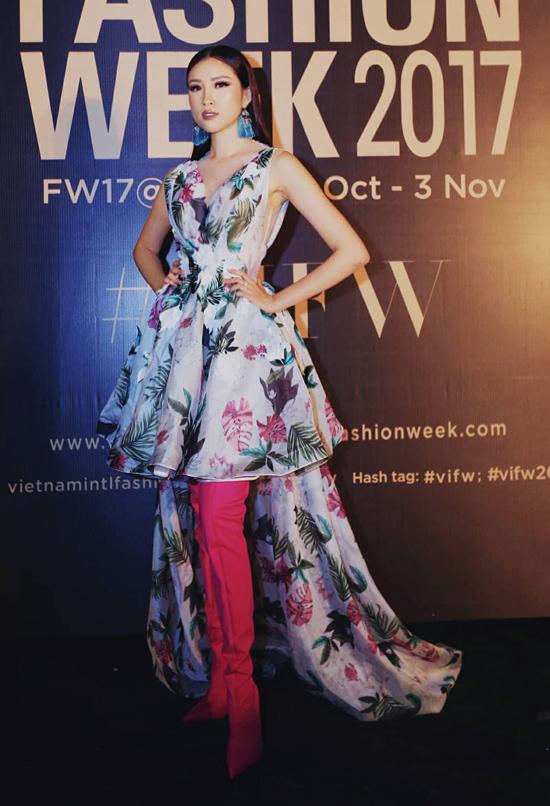 Trang Trần diện đồ lòe loẹt - Lý Nhã Kỳ ăn vận rườm rà lọt top sao mặc xấu tuần này-7