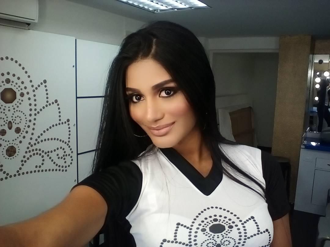 Mỹ nhân sở hữu số đo vàng 90 - 60 - 90 lên ngôi Hoa hậu Venezuela 2017-9