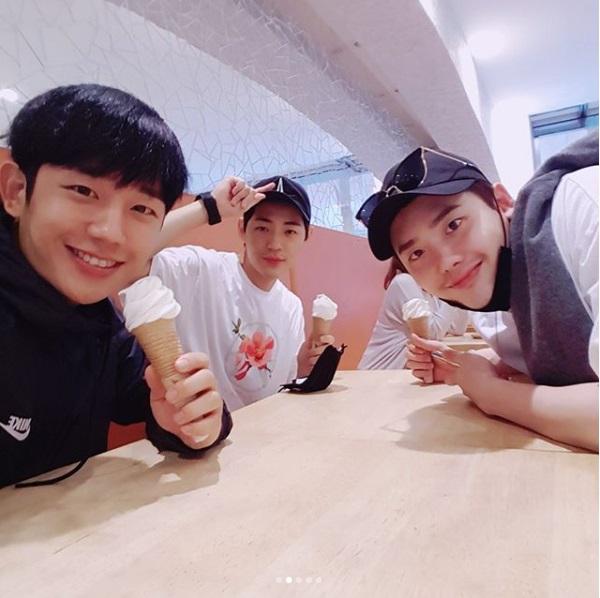 Khi nàng say giấc: Quên Suzy đi, Lee Jong Suk và Jung Hae In mới là cặp đôi được yêu mến nhất-10