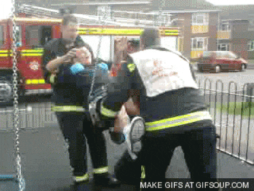 Dở khóc dở cười với những pha mắc kẹt khó đỡ-2