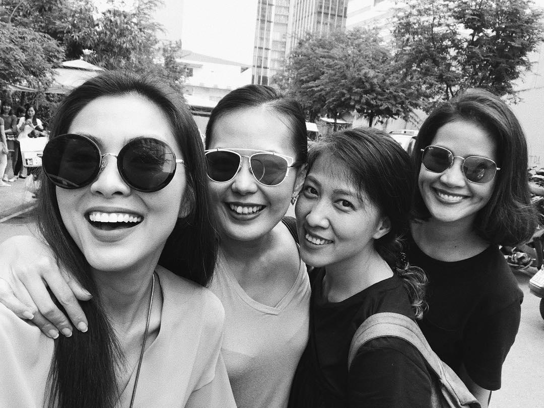 Tin sao Việt 10/11: Lâm Khánh Chi trước thời khắc mặc váy cô dâu vào thánh đường-2