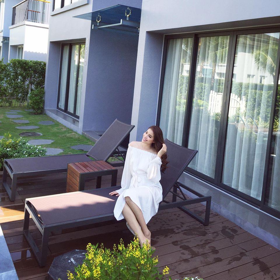 Tin sao Việt 10/11: Lâm Khánh Chi trước thời khắc mặc váy cô dâu vào thánh đường-9