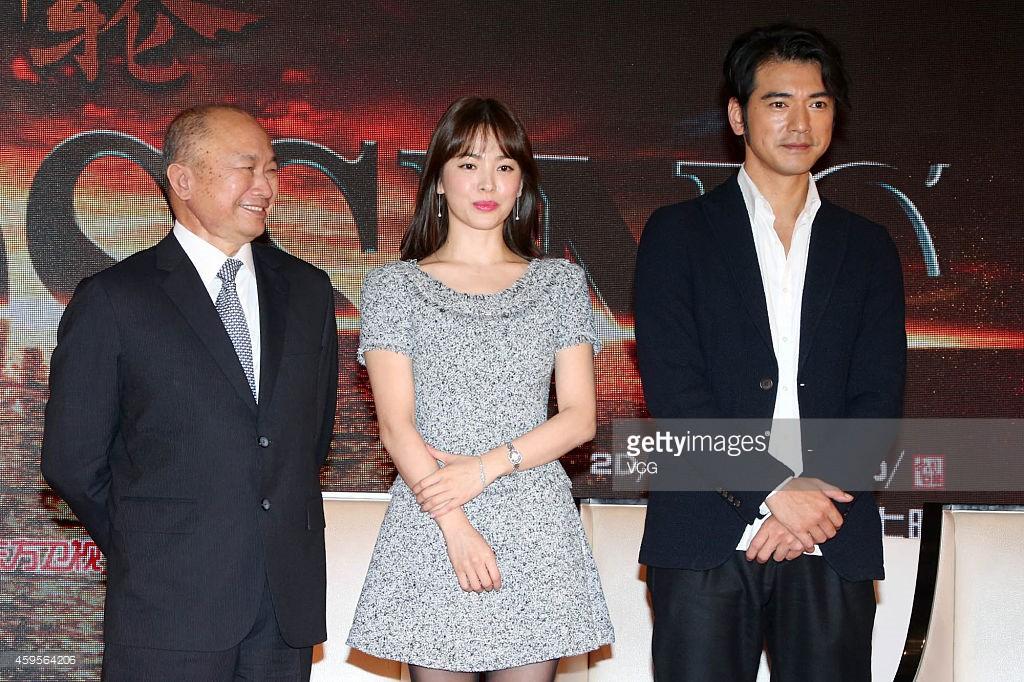 Tìm ra nhân vật quyền lực tặng đôi vòng vàng long phượng làm quà cưới cho Song Song-4