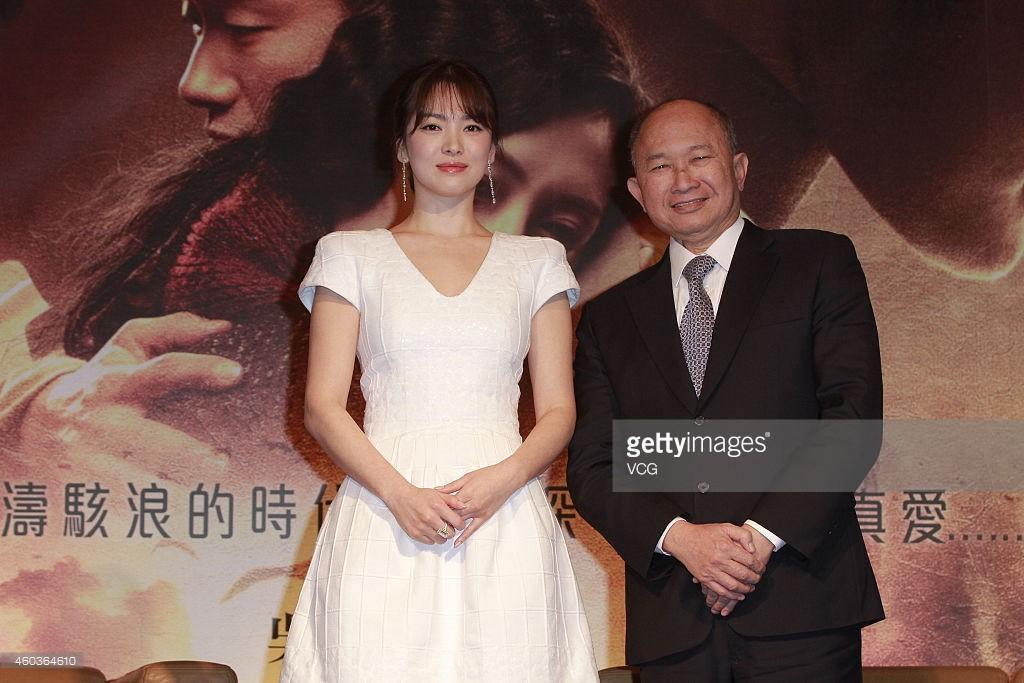 Tìm ra nhân vật quyền lực tặng đôi vòng vàng long phượng làm quà cưới cho Song Song-6