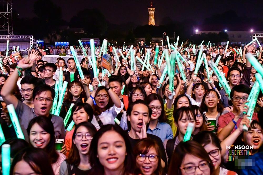 Monsoon 2017: Gần 7000 khán giả hòa giọng cùng Ngọt band trong ca khúc Cho tôi đi theo-1