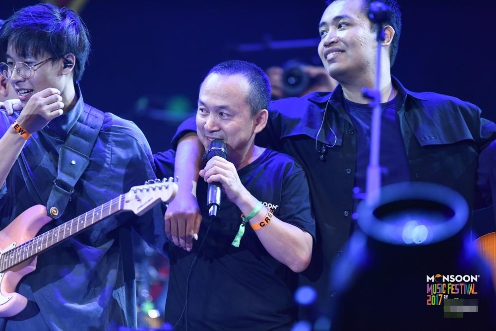 Monsoon 2017: Gần 7000 khán giả hòa giọng cùng Ngọt band trong ca khúc Cho tôi đi theo-6