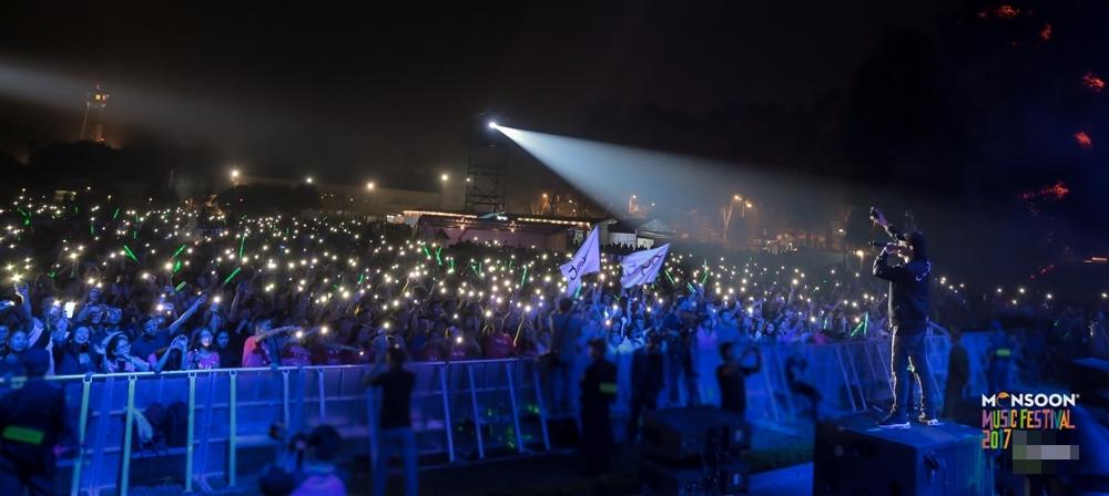 Monsoon 2017: Gần 7000 khán giả hòa giọng cùng Ngọt band trong ca khúc Cho tôi đi theo-9