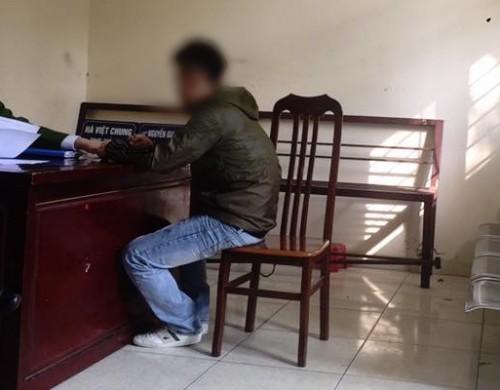 Hà Nội: Phát hiện gái lạ trốn trong tủ, chồng cố thủ, vợ livestream yêu cầu ly hôn-5