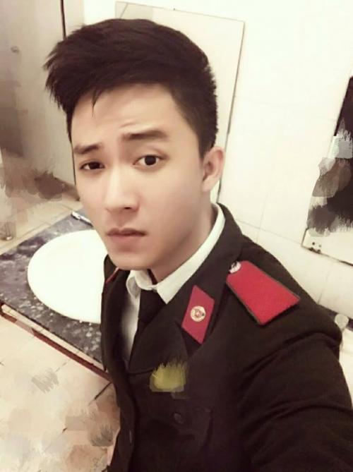 Tan chảy trước chàng công an điển trai có vẻ ngoài cực lạnh lùng-8