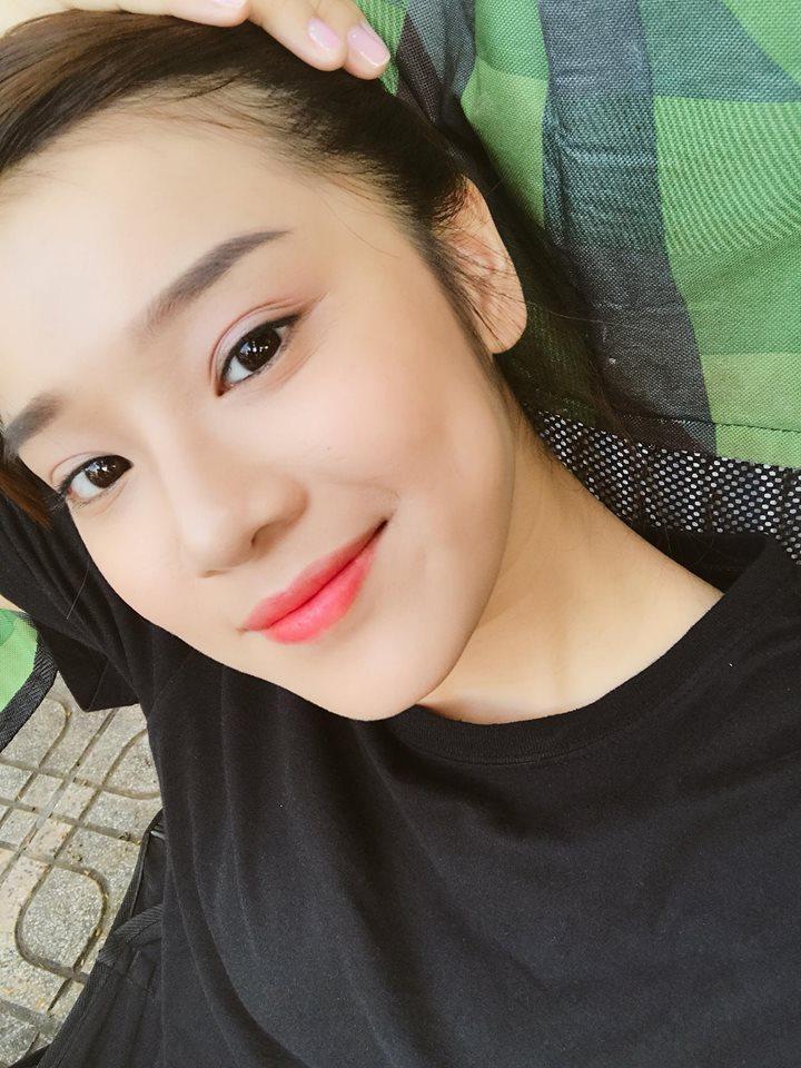 Hot girl - hot boy Việt 12/11: Minh Châu đốn tim fan khi đệm piano hát Đừng ai nhắc về anh ấy-5