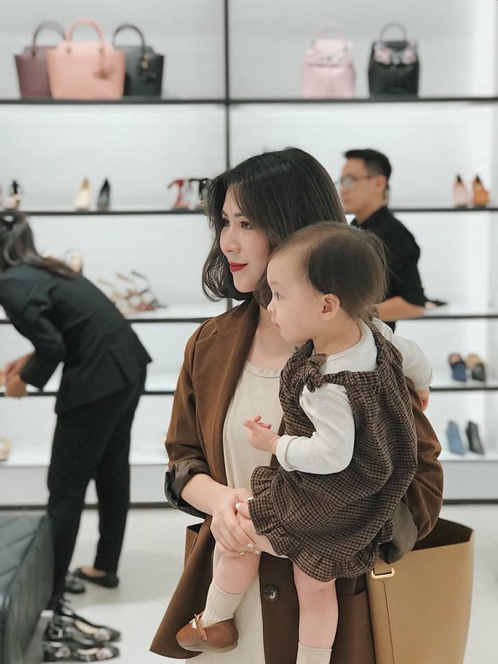 Hot girl - hot boy Việt 12/11: Minh Châu đốn tim fan khi đệm piano hát Đừng ai nhắc về anh ấy-2