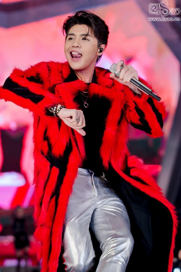 Đông Nhi gặp sự cố trang phục, Mỹ Tâm xào rau với phiên bản mới-3