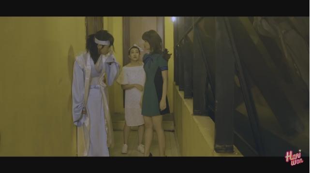 Trấn Thành có ghen khi thấy Hari Won bị cưỡng hôn ngay từ tập 1 của Thiên ý?-6