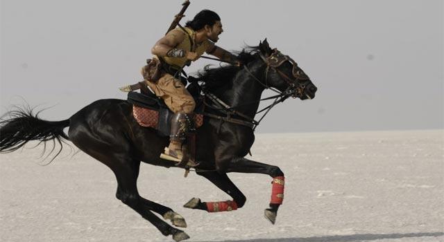 Hollywood cũng phải vái lạy phim Ấn Độ: Cảnh giải cứu ngoạn mục vượt xa sự viễn tưởng-5