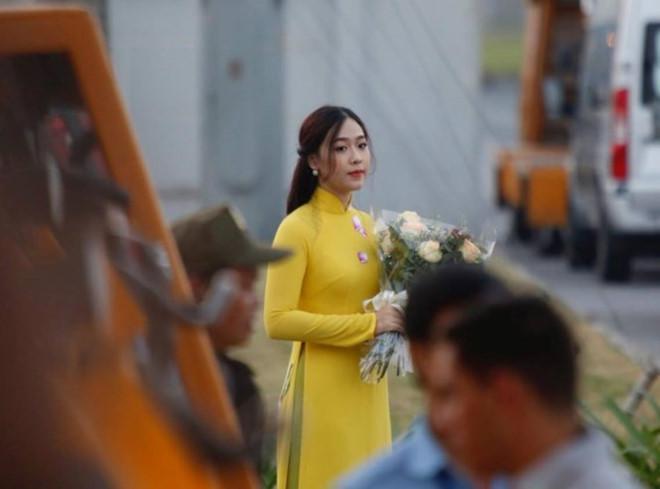 Cô gái tặng hoa cho ông Tập Cận Bình là ai?-6