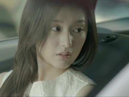 Tiểu thư nhà giàu tái mặt vì vị hôn phu bỏ trốn với cô gái kém mình mọi mặt