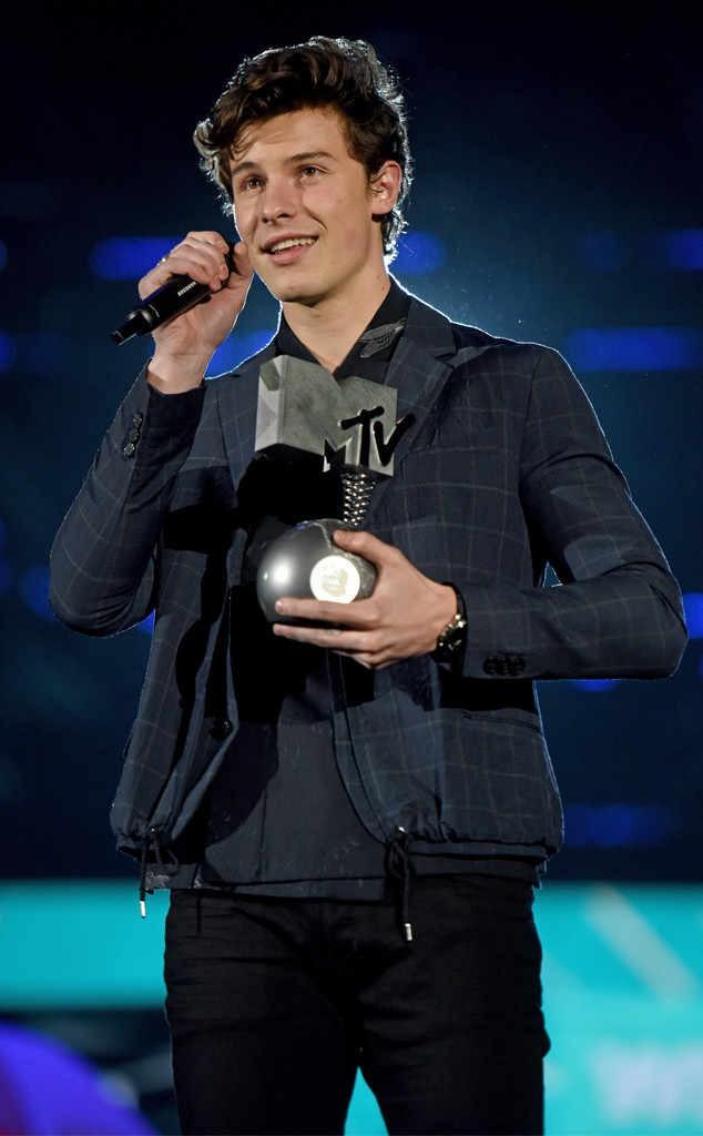 EMAs 2017: Taylor Swift nhiều đề cử vẫn trắng tay, Đàm Vĩnh Hưng rớt giải dù đã đến London-1