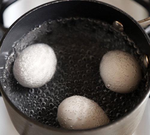 Nếu đang nấu trứng, chị em hãy tránh xa 6 lỗi sai phổ biến này-1