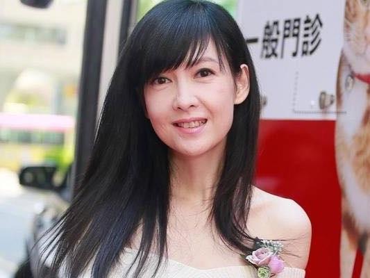 Đến nhan sắc ngọc nữ như Châu Huệ Mẫn cũng phải chịu sự tàn phá khủng khiếp của thời gian