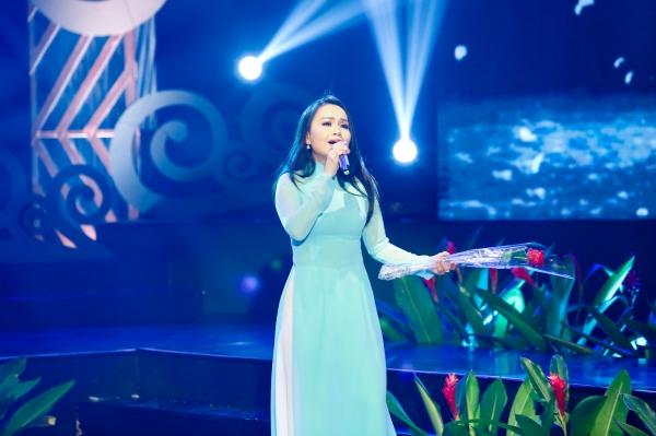 Thiện Nhân ra dáng thiếu nữ, hát tặng Cẩm Ly trong đêm nhạc về thầy cô-2