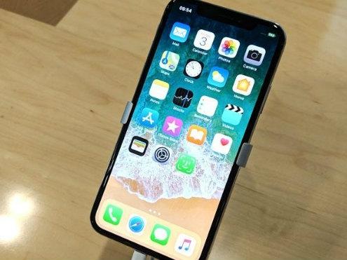 iPhone X gặp loạt trục trặc, Apple giải đáp chưa thỏa đáng