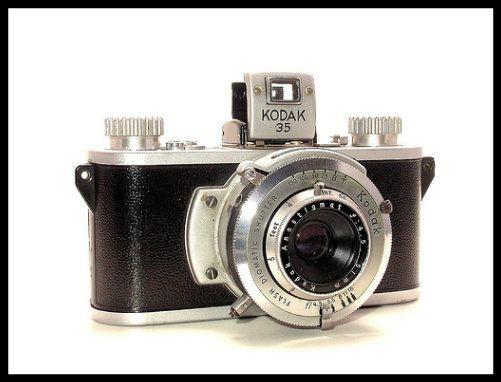 Sự thực phía sau bức ảnh xuyên không nổi tiếng: Mặc áo thể thao, đeo kính râm, cầm máy ảnh cơ vào năm 1941-4