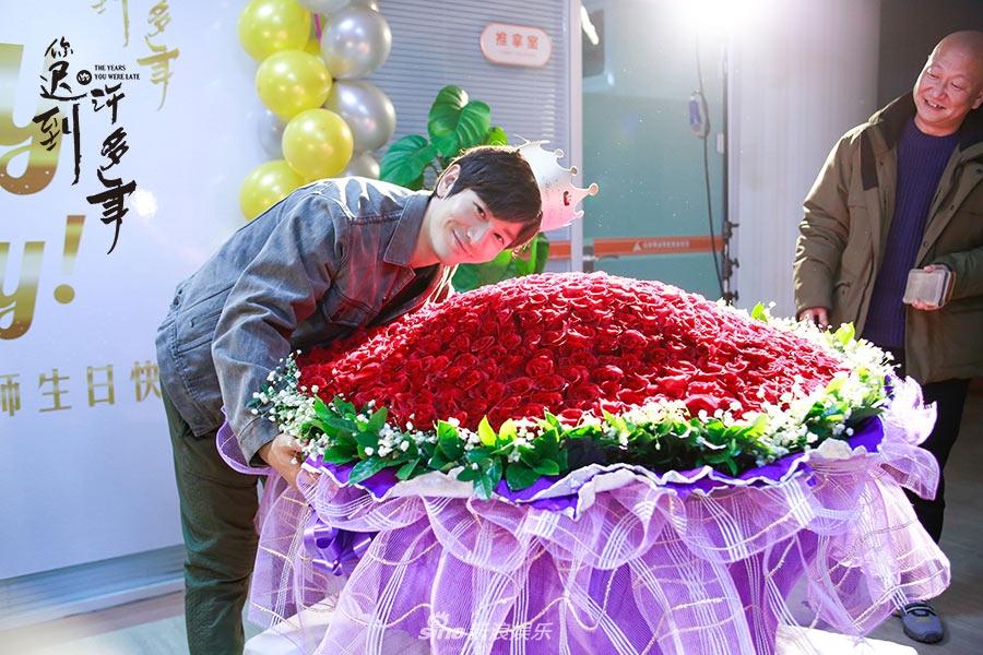 Tiết lộ đang giảm cân, Huỳnh Hiểu Minh giật mình khi nhận được bánh sinh nhật cực độc-5