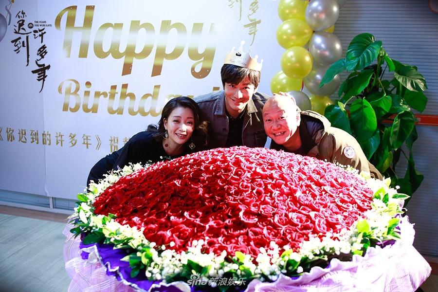 Tiết lộ đang giảm cân, Huỳnh Hiểu Minh giật mình khi nhận được bánh sinh nhật cực độc-6