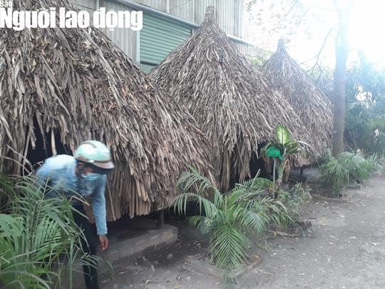 3 bé gái ôm nhau khóc sau khi bị sàm sỡ-1