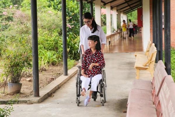 Hé lộ quà tặng đấu giá đầy tính nhân văn của Á hậu Thùy Dung tại Hoa hậu Quốc Tế 2017-4