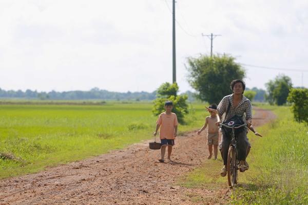 Chán làm hot boy, Lương Mạnh Hải về quê làm ông bố nông dân lem luốc-6