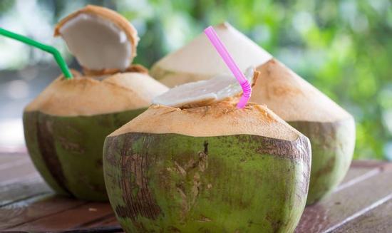 Da đẹp lên từng ngày là nhờ con gái chăm 'kết thân' với 5 loại nước uống dễ tìm này