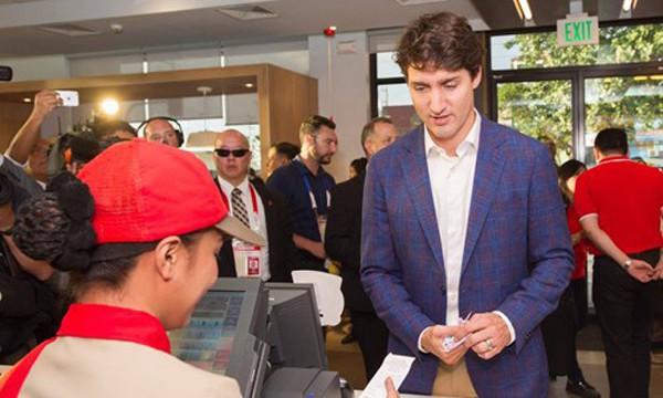 Không phải vẻ ngoài điển trai, đây mới là điểm khiến chị em phát cuồng Thủ tướng Canada-3