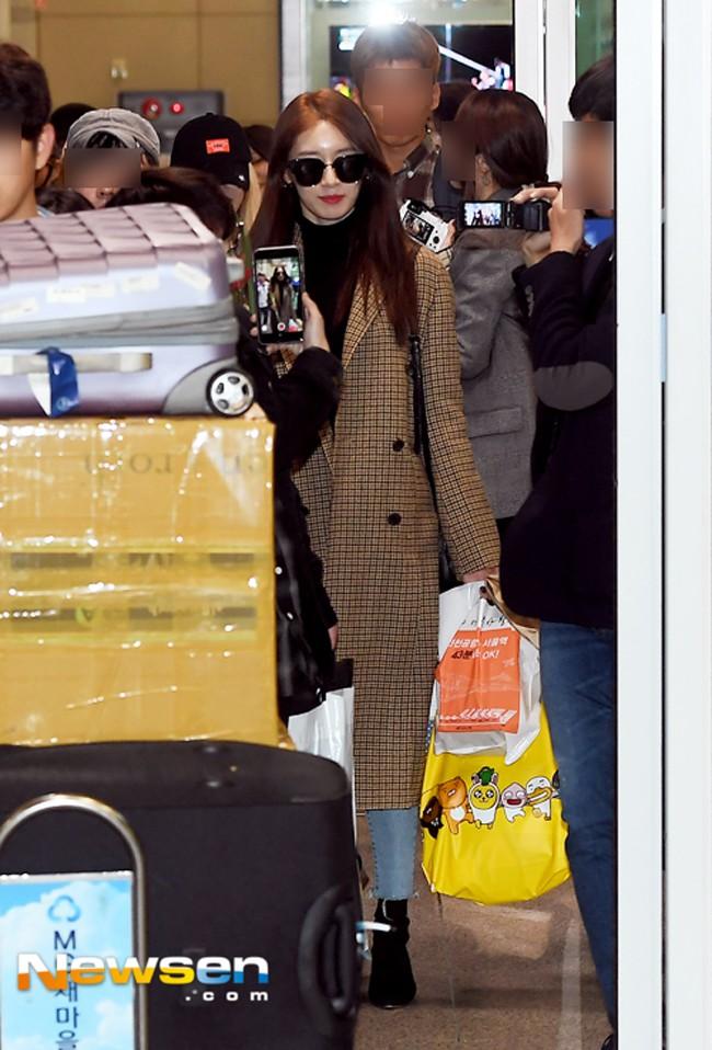 Yoona - Irene lên đồ đậm chất cá tính nổi bật nhất street style Hàn tuần qua-4