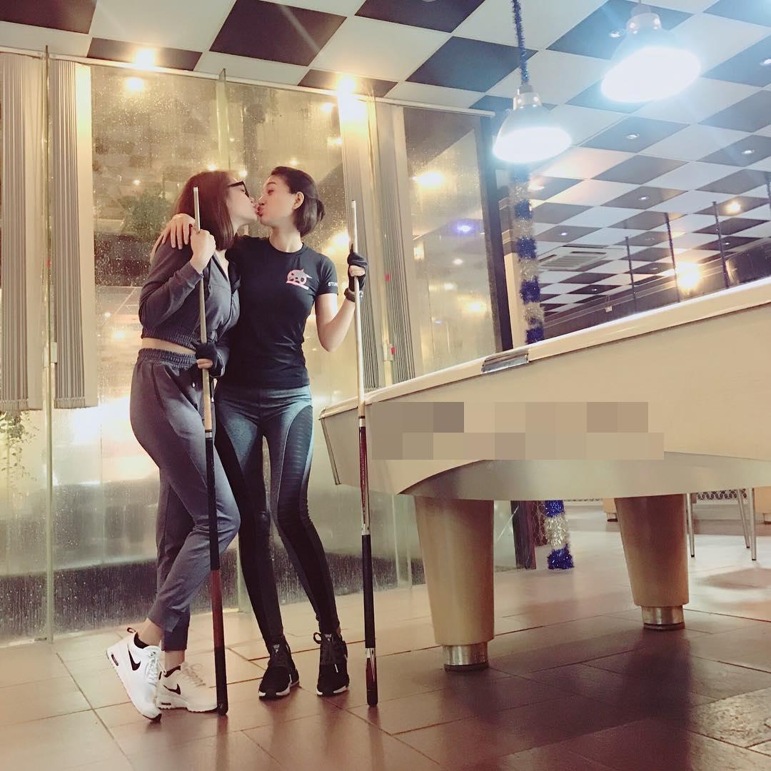 Tin sao Việt 14/11: Linh Chi khóa môi bạn gái đồng giới-1