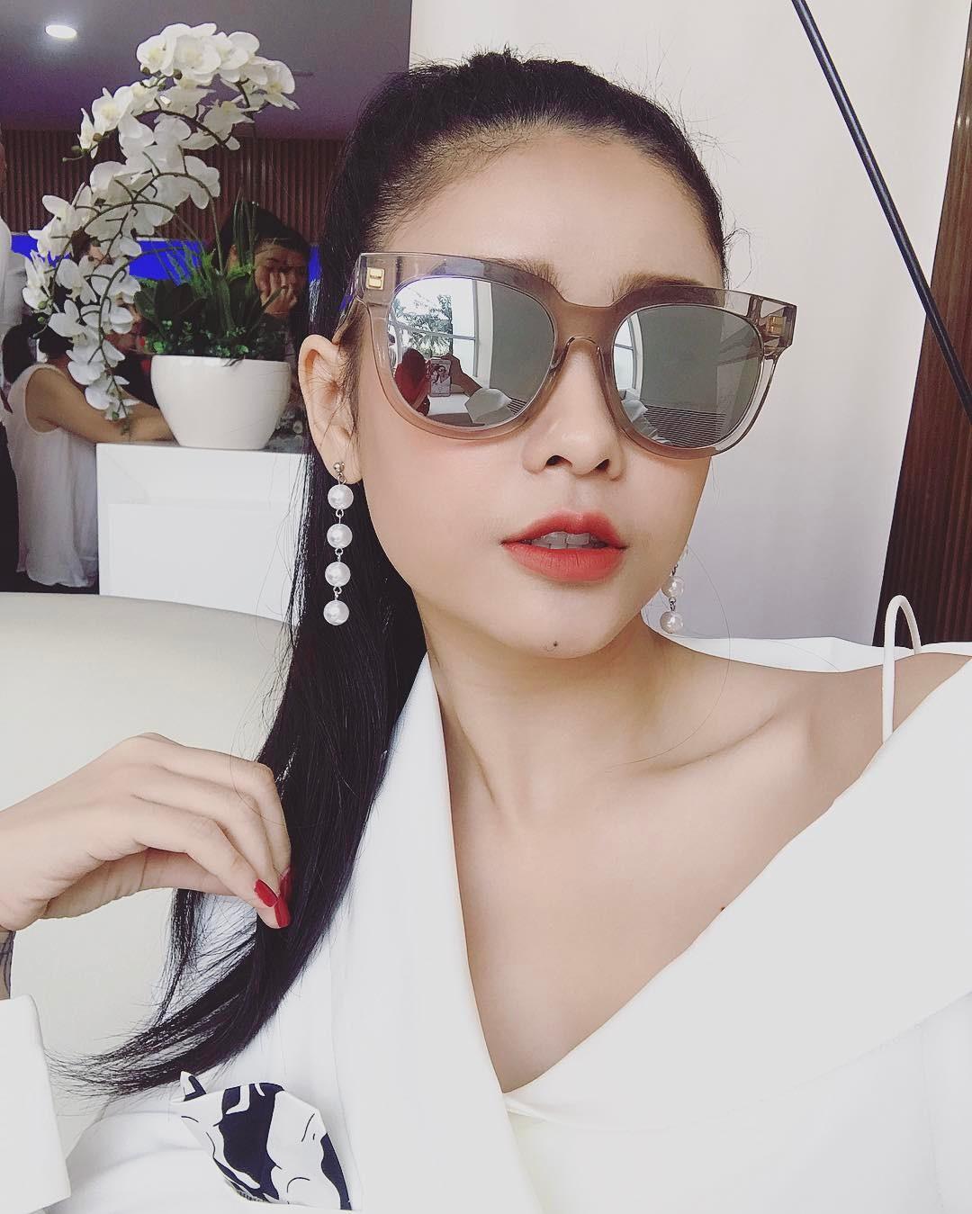 Tin sao Việt 14/11: Linh Chi khóa môi bạn gái đồng giới-9