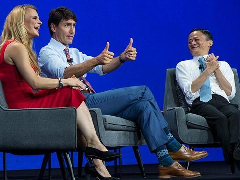 Chó và vịt tưởng chừng như không thể thân nhưng đôi bạn này lại thân không tưởng-5