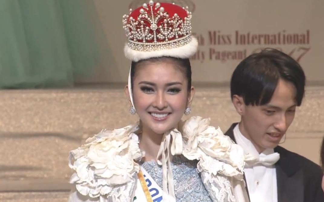 Cận cảnh nhan sắc tuyệt mỹ của người đẹp Indonesia đăng quang Hoa hậu Quốc tế 2017-3