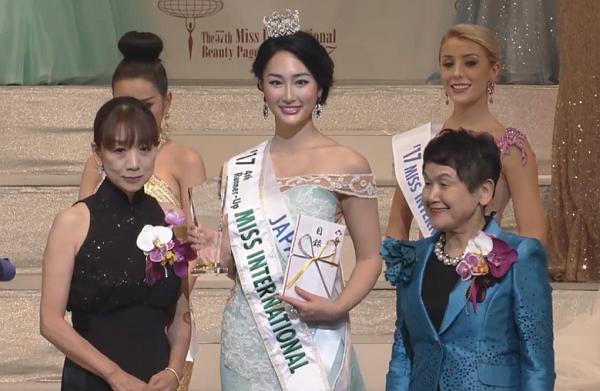 Cận cảnh nhan sắc tuyệt mỹ của người đẹp Indonesia đăng quang Hoa hậu Quốc tế 2017-11