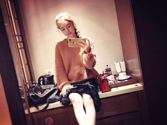 Hot girl - hot boy Việt 15/11: Quỳnh Kool công khai khóa môi bạn trai-5