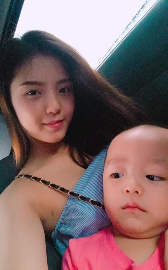 Hot girl - hot boy Việt 15/11: Quỳnh Kool công khai khóa môi bạn trai-7