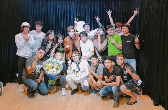 Hot girl - hot boy Việt 15/11: Quỳnh Kool công khai khóa môi bạn trai-8