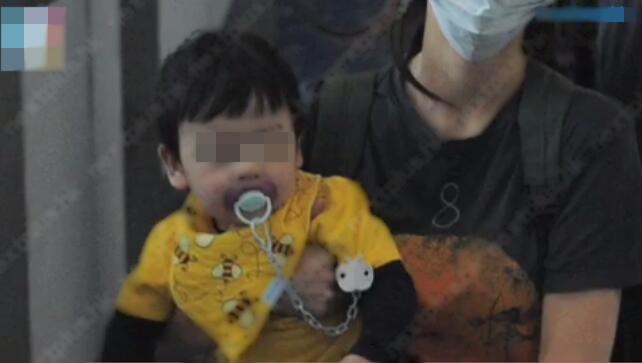 Con trai Angela Baby lộ mặt, cư dân mạng nhận xét giống hệt Huỳnh Hiểu Minh-4