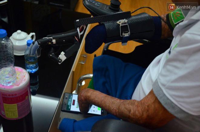 Chiến sĩ duy nhất sống sót sau vụ rơi trực thăng Hòa Lạc nghẹn ngào với đôi tay giả: Tôi vui sướng, hạnh phúc đến quên cả ăn uống-5