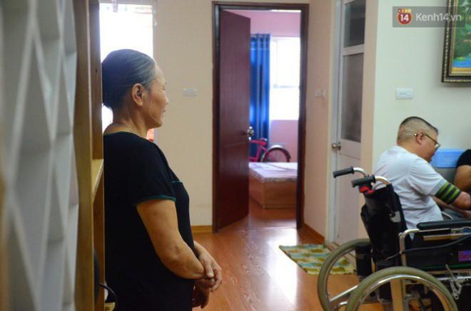 Chiến sĩ duy nhất sống sót sau vụ rơi trực thăng Hòa Lạc nghẹn ngào với đôi tay giả: Tôi vui sướng, hạnh phúc đến quên cả ăn uống-12