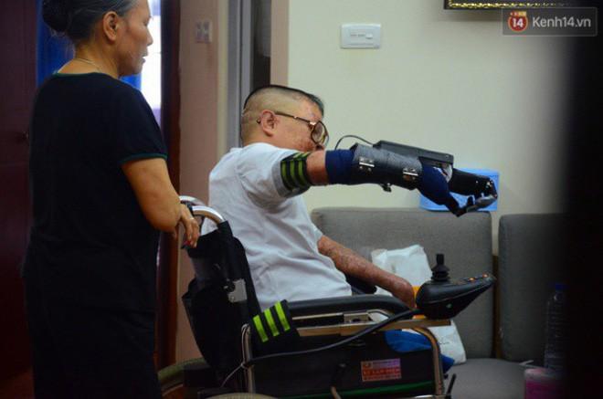 Chiến sĩ duy nhất sống sót sau vụ rơi trực thăng Hòa Lạc nghẹn ngào với đôi tay giả: Tôi vui sướng, hạnh phúc đến quên cả ăn uống-7