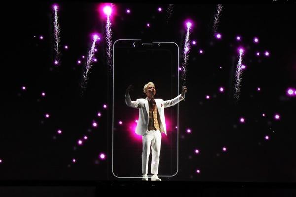 Những tiết mục ấn tượng trong đêm bán kết Hoa hậu Hoàn vũ Việt Nam 2017-2