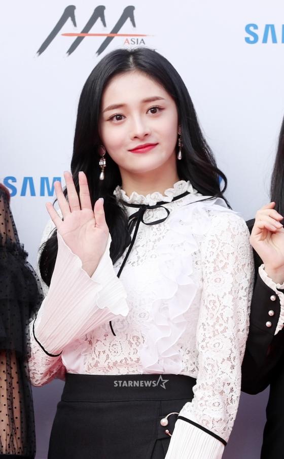 Thảm đỏ Asia Artist Awards: Kim Hee Sun lộng lẫy lấn át dàn mỹ nhân trẻ-13