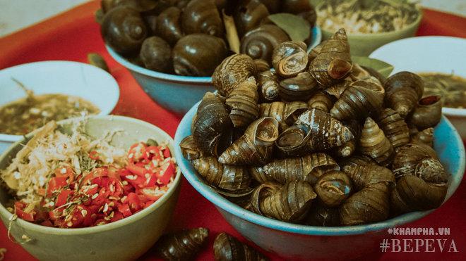 Từ sở thích của con gái, quán ốc Đinh Liệt đã sống suốt 22 năm, mỗi ngày bán 3 tạ-2