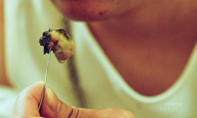 Từ sở thích của con gái, quán ốc Đinh Liệt đã sống suốt 22 năm, mỗi ngày bán 3 tạ-7